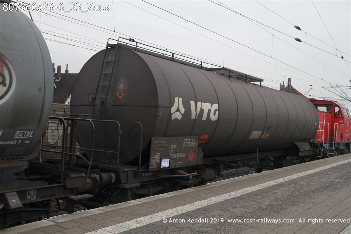 807866526-6_33_Zacs.JPG
